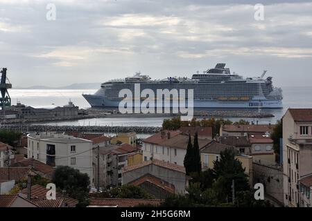 The Wonder of the Seas, the largest cruise ship in the world in 2022 ...