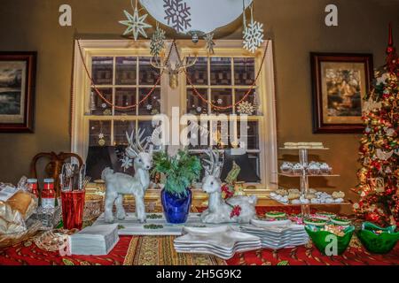 Family dining room with decorations and Christmas tree ready for Christmas Eve buffet Stock Photo