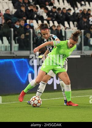 Turin, Italy. 09th Nov, 2021. Kathrin-Julia Hendrich (VFL Wolfsburg) vs Barbara Bonansea (Juventus Women) during Juventus FC vs VLF Wolfsburg, UEFA Champions League Women football match in Turin, Italy, November 09 2021 Credit: Independent Photo Agency/Alamy Live News Stock Photo