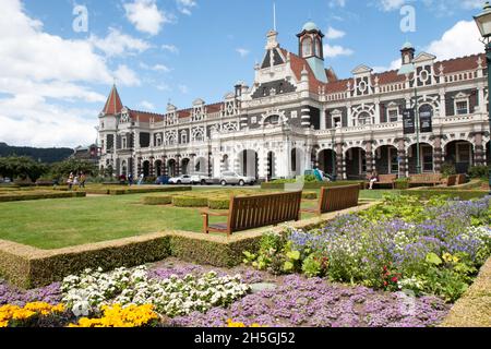 Dunedin Railway Station and Gardens, Dunedin, New Zealand Stock Photo