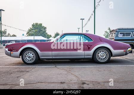 1966 oldsmobile toronado hi-res stock photography and images