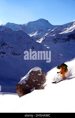 FRANCE, SAVOY ( 73 ), BOURG SAINT MAURICE, SKI RESORT OF LES ARCS 1800 , OFF PISTE AND ON THE BACK THE MOUNTAIN CALLED GRANDE MOTTE IN ALPS Stock Photo