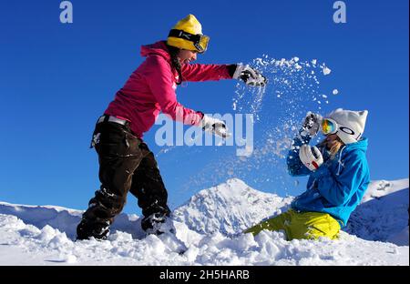 FRANCE, SAVOY ( 73 ), SAINTE FOY SKI RESORT, TEENS PLAYING WITH SNOW Stock Photo