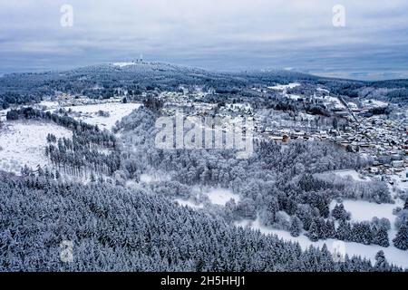 Aerial view, over the snow-covered Taunus with Oberreifenberg, in the back the transmitter mast of the Hessian Broadcasting Company and observation Stock Photo