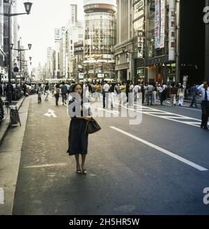 woman-iwalks-down-the-street-