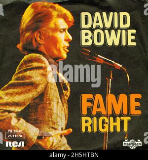 Vintage single record cover - 1975- David Bowie - Fame - D Stock Photo