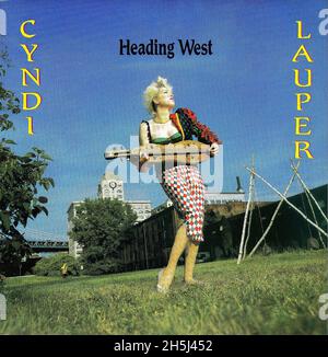 Vintage single record cover - Lauper, Cyndi - Heading West - NL - 1989 Stock Photo
