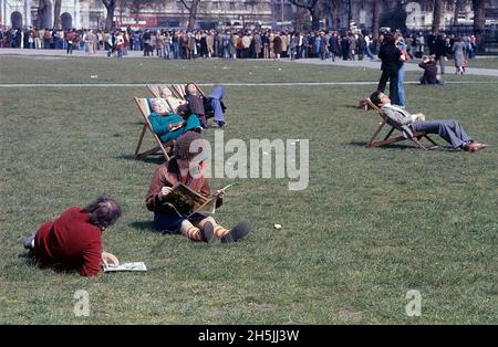 London 1982. A London park and people are sitting in chairs enjoying the sunny sping day. Credit Roland Palm. Stock Photo