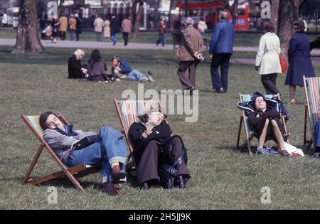 London 1982. A London park and people are sitting in chairs enjoying the sunny sping day. Credit Roland Palm. Stock Photo