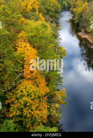 Autumn colours besides the River Allier, at Vieille-Brioude in the Haute-Loire, France Stock Photo