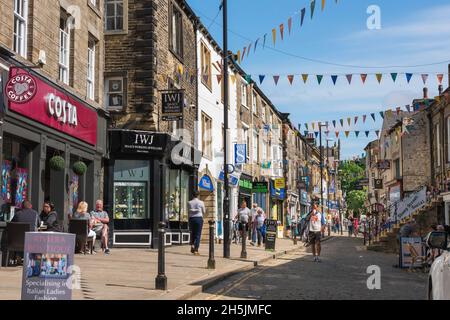 Skipton town centre, view in summer of people walking in Sheep Street, one of the oldest shopping thoroughfares in Skipton, Yorkshire, England, UK Stock Photo