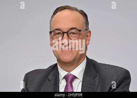 Neubiberg. 10th Nov, 2021. Dr. Reinhard Ploss Chairman of the ...