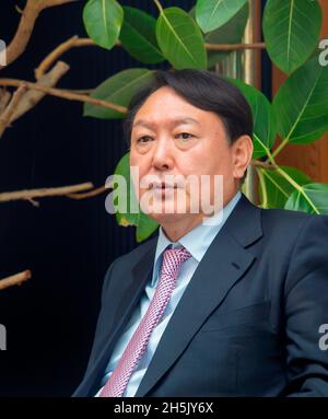 Yoon Seok-Youl, Nov 6, 2021 : The presidential nominee of the main opposition People Power Party (PPP) Yoon Seok-Youl attends a luncheon meeting with leader of the PPP Lee Jun-Seok (not in photo) in Seoul, South Korea. President Moon Jae-In selected Yoon in July 2019 to lead the national prosecution service but Yoon later clashed with president Moon government's justice ministers over a prosecution reform drive which was one of Moon's major presidential election pledges. Yoon stepped down as prosecutor general in early March 2021 and he joined the main opposition party later. South Korea's pre Stock Photo