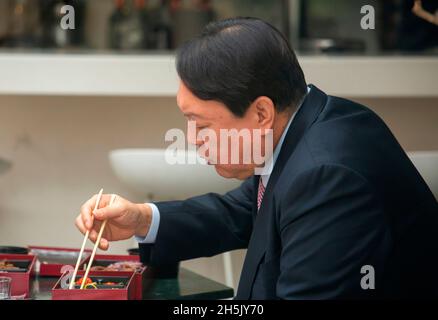 Yoon Seok-Youl, Nov 6, 2021 : The presidential nominee of the main opposition People Power Party (PPP) Yoon Seok-Youl attends a luncheon meeting with leader of the PPP Lee Jun-Seok (not in photo) in Seoul, South Korea. President Moon Jae-In selected Yoon in July 2019 to lead the national prosecution service but Yoon later clashed with president Moon government's justice ministers over a prosecution reform drive which was one of Moon's major presidential election pledges. Yoon stepped down as prosecutor general in early March 2021 and he joined the main opposition party later. South Korea's pre Stock Photo