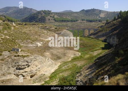 Dry reservoir bed in the summer due to lack of rainfall, Iznajar, Cordoba Province, Andalucia, Spain Stock Photo