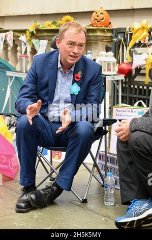 London, UK. Tim Farron MP met Richard Ratcliffe now on day eighteen of his hunger strike outside the Foreign Office. He is demonstrating about the lack of progress from the Foreign Office in securing a release for his wife Nazanin Zaghari-Ratcliffe, during her five and a half year detainment in Iran. Credit: michael melia/Alamy Live News Stock Photo