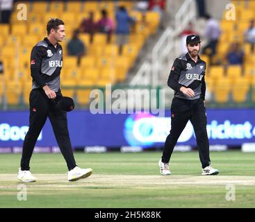 Abu Dhabi, UAE, 10, Nov 2021: ICC T20 1st Semi Finals: England Vs New Zealand : Kane Williamson captain of  of New Zealand and Tim Southee in action  during 1st semi in   Sheikh Zayed Stadium, Abu Dhabi on Wednesday. Photo Credit : Seshadri SUKUMAR Credit: Seshadri SUKUMAR/Alamy Live News Credit: Seshadri SUKUMAR/Alamy Live News Credit: Seshadri SUKUMAR/Alamy Live News Stock Photo