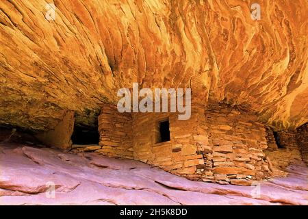 'House on Fire' ruins of the ancient Pueblos cliff dwellings, stone structures carved into the dramatic, jagged adobe cliffs in Cedar Mesa at the S... Stock Photo