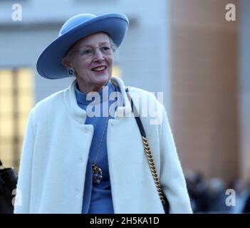 Berlin, Germany. 10th Nov, 2021. Queen Margrethe II of Denmark, walks across Pariser Platz in front of the Brandenburg Gate. Queen Margrethe II of Denmark and Crown Prince Frederik are in Germany for a state visit lasting several days. Credit: Wolfgang Kumm/dpa/Alamy Live News Stock Photo