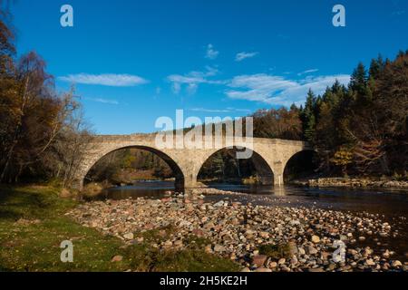 The old stone bridge at Potarch, in Royal Deeside, Aberdeenshire, Scotland, which sits over the River Dee. Built by Thomas Telford Stock Photo