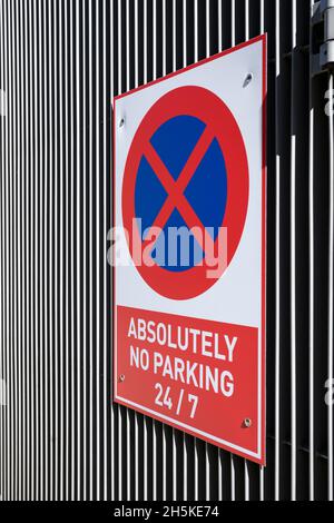 Europe, Luxembourg, Luxembourg City, Ville Haute, 'Absolutely No Parking' Sign on Modern Building on Boulevard Prince Henri Stock Photo