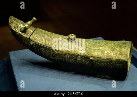 Bronze dragon-shaped gong wine vessel. Shang dynasty, ca. 13th-11th c. BCE. In the collection of Shanxi Museum. Stock Photo