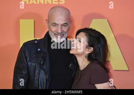 Heiner LAUTERBACH (actor), with his wife Viktoria. Film premiere of HANNES on November 10th, 2021 in the Mathaeser Kino in Munich. Stock Photo