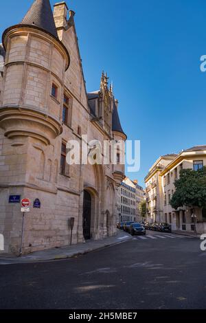 Hôtel de Sens - Medieval Hôtel Particulier (private mansion) in Marais - - Paris, France - architectural elements of a castle or fortress, which combi Stock Photo