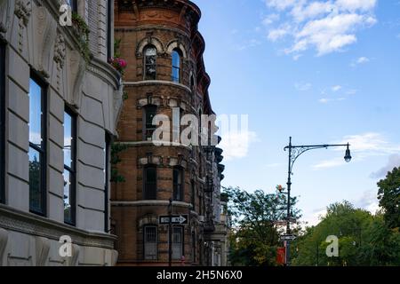 Row of Limestone and Brownstone residential buildings in Brooklyn, NY Stock Photo