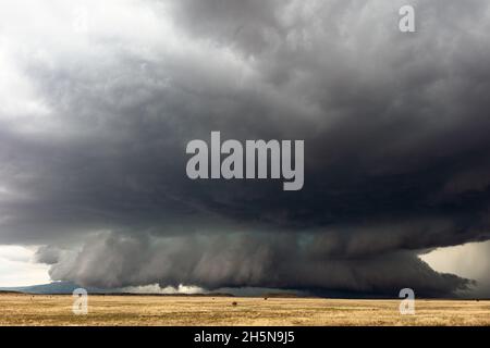Wall cloud beneath a supercell thunderstorm in northeastern New Mexico ...