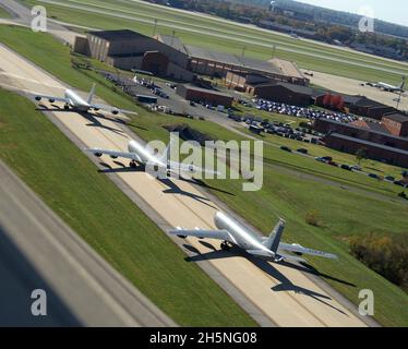 126th Air Refueling Wing's KC-135 Stratotankers participate in a close formation taxi commonly known as an 'elephant walk', at Scott Air Force Base, Illinois, Nov. 6, 2021. The elephant walk demonstrates the wing's rapid mobility capabilities and real-world response readiness. Stock Photo