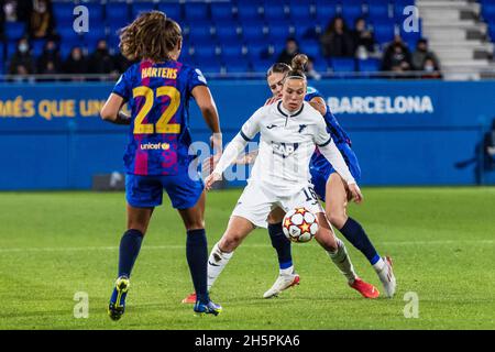 Nicole Billa of Hoffenheim competes with Maria 'Mapi' Leon of FC Barcelona during the UEFA Women's Champions League, Group C football match between FC Barcelona and TSG 1899 Hoffenheim on November 10, 2021 at Johan Cruyff Stadium in Sant Joan Despi, Barcelona, Spain - Photo: Javier Borrego/DPPI/LiveMedia Stock Photo