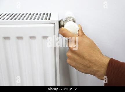 Hand turning the heat control knob on a vintage Prestige stoneware ' Crock-pot' - a stoneware slow cooker, made in the USA, popular in the early  1980s Stock Photo - Alamy