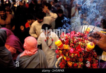 Pakistan, Sind province, Sehwan e Sharif, Sufi saint Lal Shabaz Qalandar shrine, annual Urs festival Stock Photo