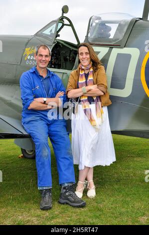 Sarah Hanna, married name Sarah Carr, owner of Supermarine Spitfire IX MH434 plane & engineer Tim Fane. Old Flying Machine Company, Merlin Aviation Stock Photo