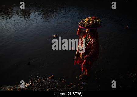 A devotee concludes the Chhath festival by offering Argha to the rising ...