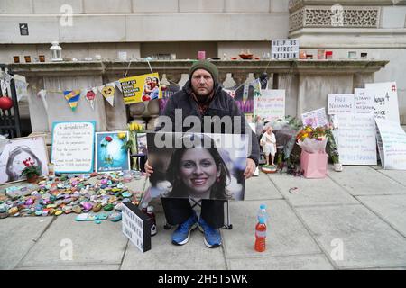 Richard Ratcliffe, the husband of Iranian detainee Nazanin Zaghari-Ratcliffe, on the 19th day of his hunger strike outside The Foreign, Commonwealth and Development Office in London, following his wife losing her latest appeal in Iran. Picture date: Thursday November 11, 2021. Stock Photo