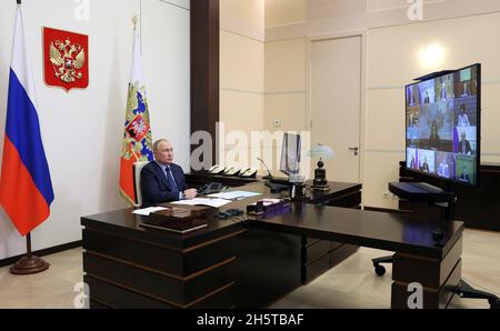 Novo-Ogaryovo, Russia. 11th Nov, 2021. Russian President Vladimir Putin, chairs a meeting with members of the Russian Government via video conference from the Novo-Ogaryovo official state residence November 10, 2021 in Moscow, Russia. Credit: Mikhail Metzel/Kremlin Pool/Alamy Live News Stock Photo