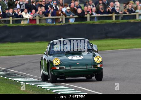 James Cottingham, Porsche 911, Ronnie Hoare Trophy, Road going sports and GT cars representative of those that competed in races between 1960 and 1966 Stock Photo