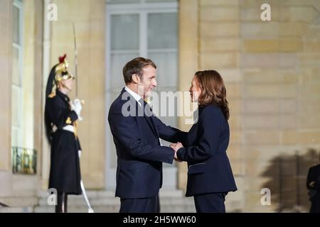 Paris, France. 10th Nov, 2021. French President Emmanuel Macron welcomes U.S Vice President Kamala Harris, right, on arrival at the Elysee Palace November 10, 2021 in Paris.Harris is meeting with Macron in an effort to improve relations following the snub of a French submarine deal with Australia. Credit: Lawrence Jackson/White House Photo/Alamy Live News Stock Photo