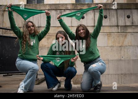 Bogota, Colombia. 11th Nov, 2021. A group of demonstrators hold green scarfs outside the Constitutional Court as activists from feminist and pro-abortion groups participate in a demonstration in support of the ldecriminalization of Abortions outside the Colombian Constitutional Court house in Bogota, Colombia on November 11, 2021. Credit: Long Visual Press/Alamy Live News Stock Photo