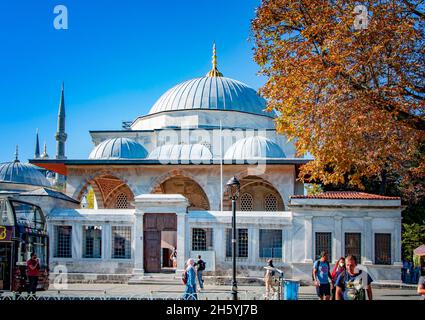 ISTANBUL, TURKEY. SEPTEMBER 26, 2021. Street view of the city Beautiful mosque Daylight Stock Photo