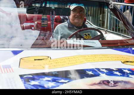 New York, USA. 11th Nov, 2021. A veteran is seen posing for a photo during the annual Veterans Day parade along 5th Avenue in New York City on November 11, 2021. (Credit Image: © Ryan Rahman/Pacific Press via ZUMA Press Wire) Credit: ZUMA Press, Inc./Alamy Live News Stock Photo