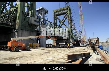 Demolition work on the Commodore Schuyler F. Heim Memorial Bridge (completed in 1948). ca. 24 March 2014 Stock Photo