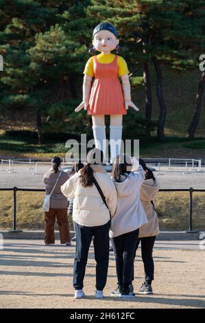 Seoul, South Korea - November 2021: The giant doll from Netflix original series 'Squid Game' at the Olympic Park in Seoul. Stock Photo