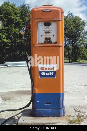 Gulf gas pump, South Newberry, New Hampshire; ca. 1979 Stock Photo