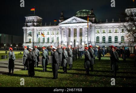 Ceremonial oath in front of the Reichstag parliament, Chancellor Dr ...