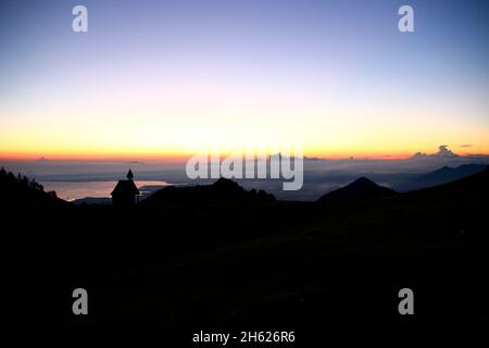 steinling alm chapel below the kampenwand,bavaria,upper bavaria,kampenwand (1669 m) in the chiemgau,sunrise chiemgau alps,near aschau,southern germany,germany,chiemsee Stock Photo