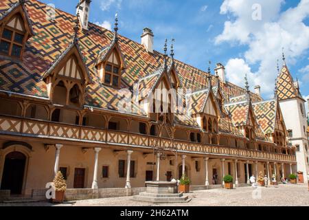 the famous renaissance gothic roof pattern of the Hospices De Beaune Museum in Beaune, Côte d'Or, France Stock Photo