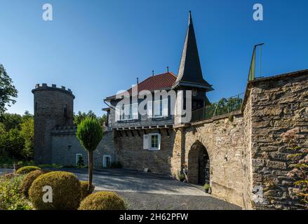 germany,wuelfrath,wuelfrath-aprath,bergisches land,niederbergisches land,niederberg,rhineland,north rhine-westphalia,remains of castle aprath,formerly knight's seat,building complex with defense tower and gatehouse Stock Photo